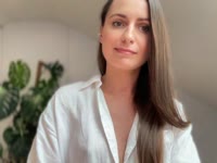 Hey! Welcome everyone who want spend nice time with nice company ;) Vickie is amazing woman. Very friendly and beautiful. In addition very hot!!! You didn
