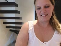 ik ben een geile Milf die heel graag word bekeken! Mannen zullen zeker aan hun trekken komen bij... Ik laat je niet gaan vooraleer je me lekker hebt volgespoten. Voor bijna alles kan je bij me terecht zo lang het niet extreem is. Voor een geile babbel tot lekker harde seks via cam mmmm ik kijk er al naar uit.. Wordt nu al nat.. Kom maar langs en laat me heerlijk lekker kreunen!!