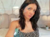 I’m a playful, affectionate and very interactive girl who loves making people feel comfortable, noticed and desired. I enjoy real conversations, teasing, laughing together and creating genuine chemistry little by little.
Sometimes I’m sweet and calming, other times more mischievous and dangerously addictive. I love eye contact, tension, flirting and those moments that slowly become unforgettable.
My room is all about connection, good energy and having fun together