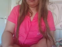 ! Ik ben Daisy 22 jaar jong sportief lekker vrolijk en opgewonden Zullen we werken naar een heerlijke hoogtepunt samen? Elkaar lekker verwennen en de geilste dingen met elkaar delen. Kom gezellig in me chat ik wacht op je xx Daisy