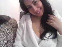 Brune pétillante qui aime la vie et ses plaisirs. la bonne humeur est mon moteur dans la vie . la séduction et les bons moments mon carburant. alors Messieurs, à vos clavier!