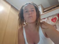 Een stralende dame die aan jou graag de vibe van de zon mee geeft... Nieuwsgierig geworden? kom gerust bij me langs!