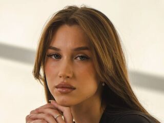 nude webcamgirl picture AmelinaBrauberg