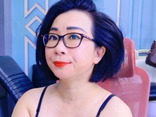 camgirl playing with vibrator LucianaMecacci
