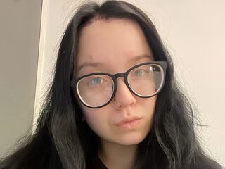 camgirl masturbating with dildo MiaWallees