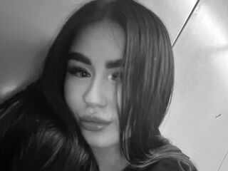 camwhore spreading pussy YevetteStreeper