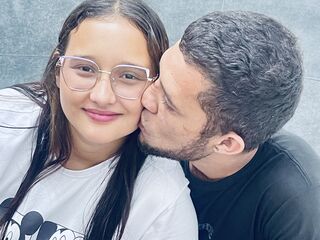 free live sexcam AnnaliaAndJeremy