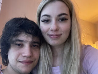 couple bedroom cam KaliAndGaz