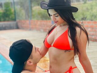 camcouple masturbating with sex toy SabrinaAndJorge