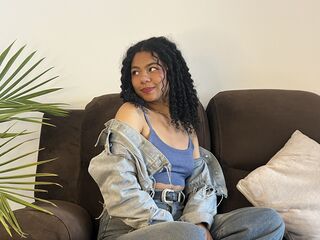 camgirl fingering shaved pussy AddanasDaven