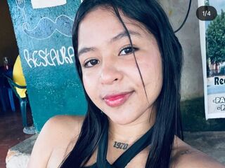 camwhore shaved pussy AishaPetit