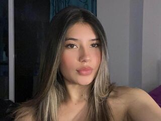 naked camgirl masturbating with vibrator AmberCuellar
