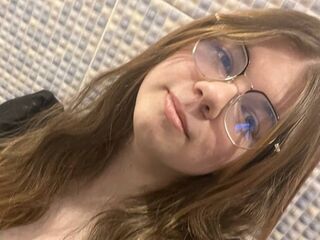 show live AminaBlooms