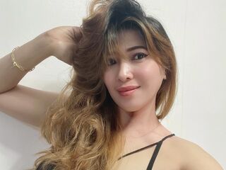 naked camgirl picture BellaWinter
