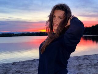 cam girl playing with vibrator CarlyFelde