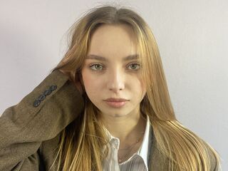 hot cam whore ChariseKuhnke