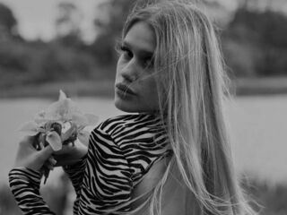 webcamgirl CharisseBuonomo