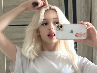 camwhore shaving pussy CourtneyAdamo