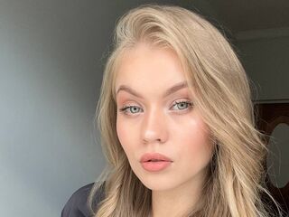 naked webcam girl photo ElaraBrooks