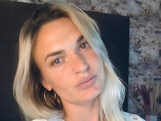 camgirl spreading pussy EllieMaryn