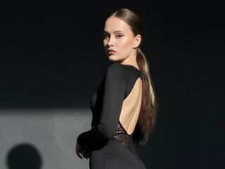 hot cam slut EmilyGiffin