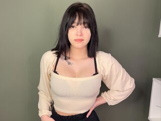 camgirl masturbating with vibrator EvelineGuitano