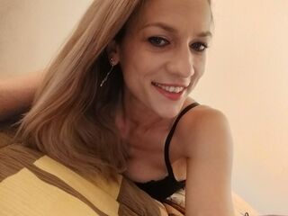 nude webcamgirl pic IsaaBella