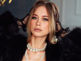cam slut KarolinaConner