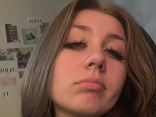 naughty camgirl fingering shaved pussy KatiesPiers