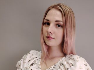 naughty camgirl fingering shaved pussy KelleyRamano