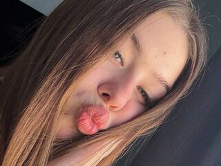 camslut showing pussy KristiGroun