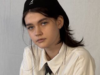 extreme cam video LeannMolineaux