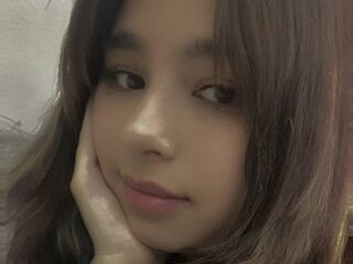 closeup web cam LeilaBrenton