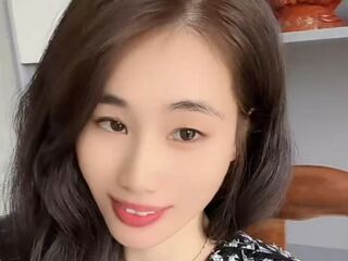 naughty chat room LeslieYi