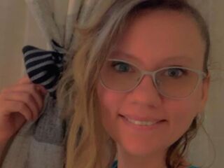 naughty cam girl masturbating with dildo LiluRosey