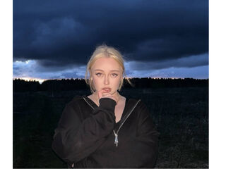 camwhore spreading pussy LitaBloom