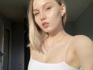 camslut masturbating LunaAshes