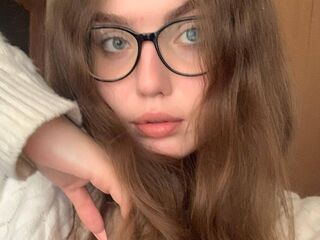 camslut showing tits LuxSophi