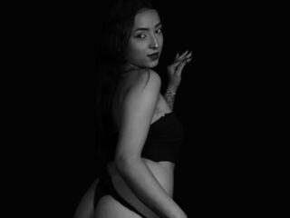 hot cam girl masturbating with vibrator MaraLewiski