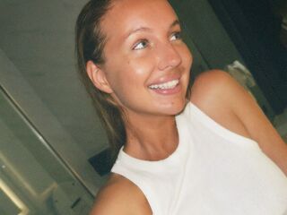 naked girl with webcam fingering MayaBe