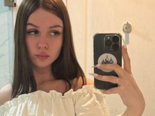 naughty camgirl picture MiaRioti