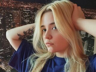 fingering camwhore MonnieMoniz