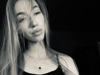 fingering camgirl NikkiTenerovich