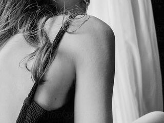 free nude webcam show RemaRoy