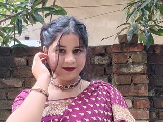 masturbating webcamgirl SaraAlisk