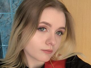 naked girl with webcam masturbating with dildo ShannonPomilla