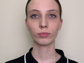 hot cam girl fingering shaved pussy TenishaSherfey