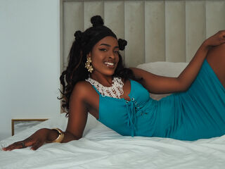 naked girl with webcam masturbating with vibrator TylaCherie