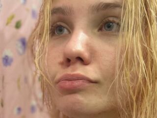 naked camgirl masturbating with vibrator YallyGreen